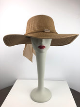 Load image into Gallery viewer, APIA PAPER BEACH HAT
